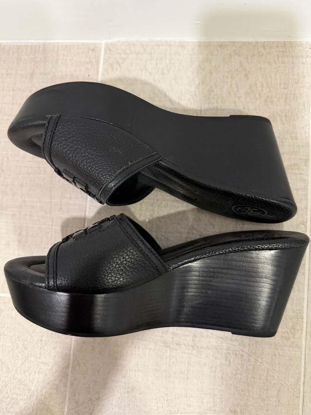 Tory Burch Lowell 80MM Tumbled Leather Wedge Platform Slide Sandals in Black - Picture 5 of 6